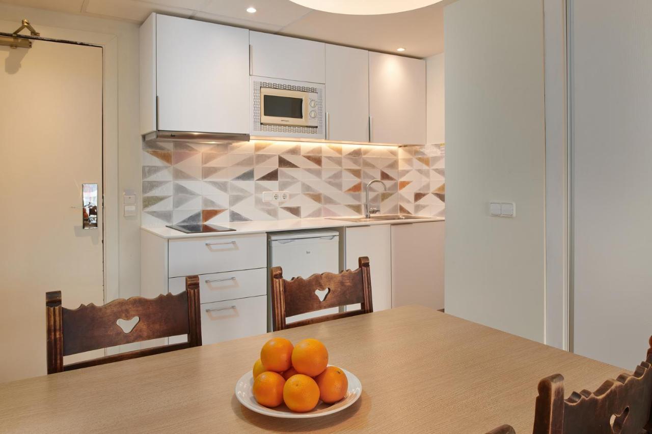 Hotel Apartamentos Cala Сантаньи Экстерьер фото