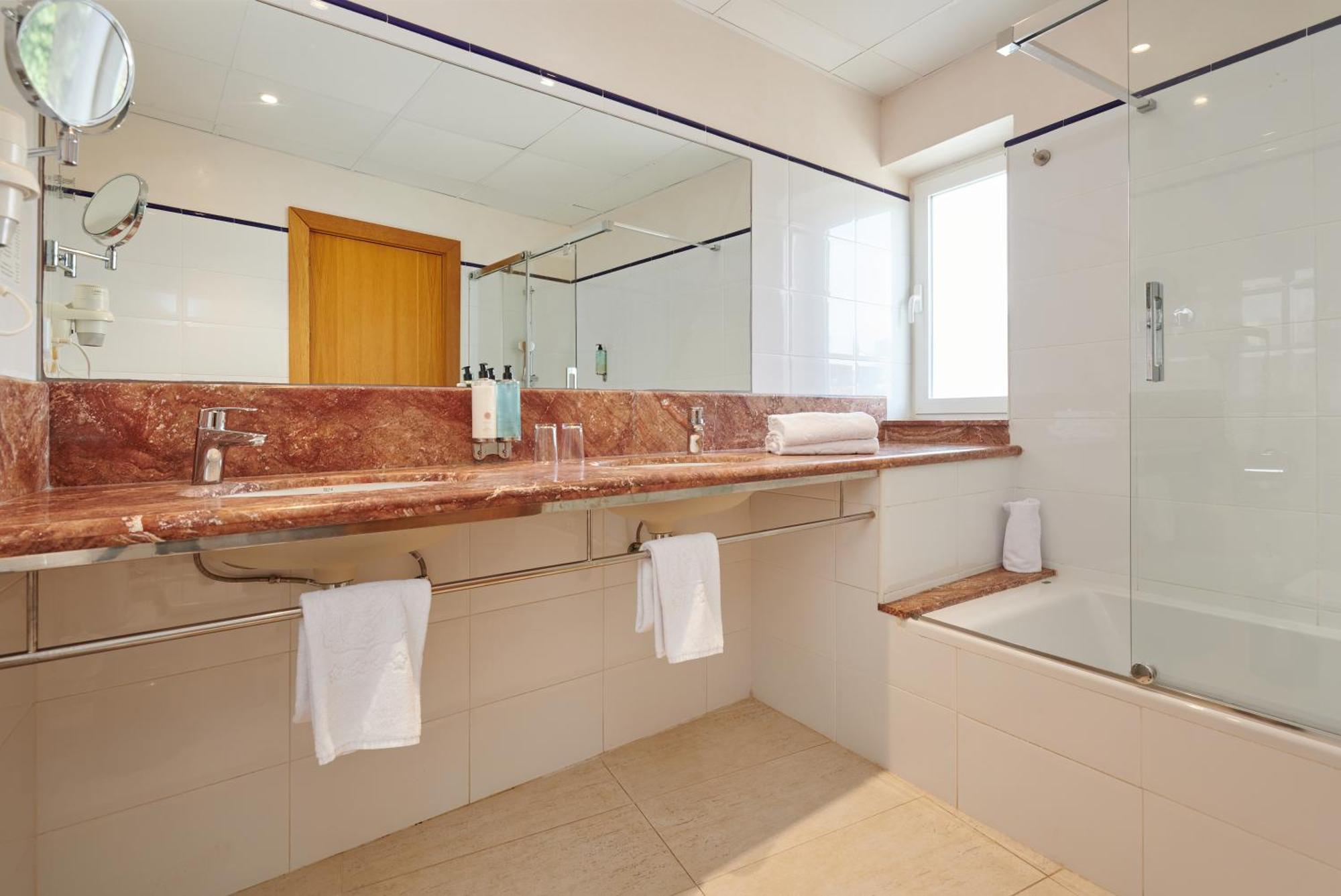 Hotel Apartamentos Cala Сантаньи Экстерьер фото