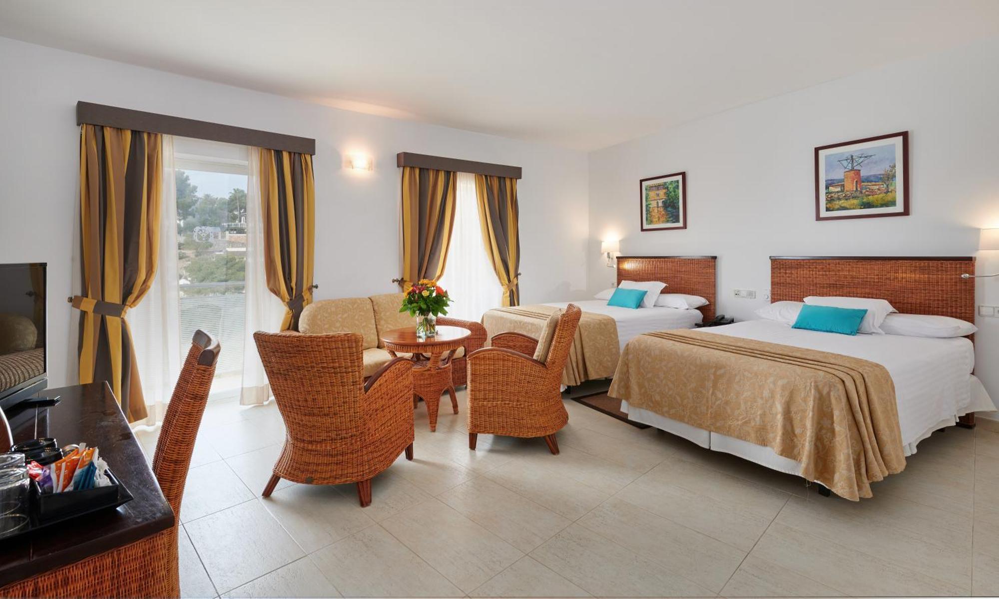 Hotel Apartamentos Cala Сантаньи Экстерьер фото