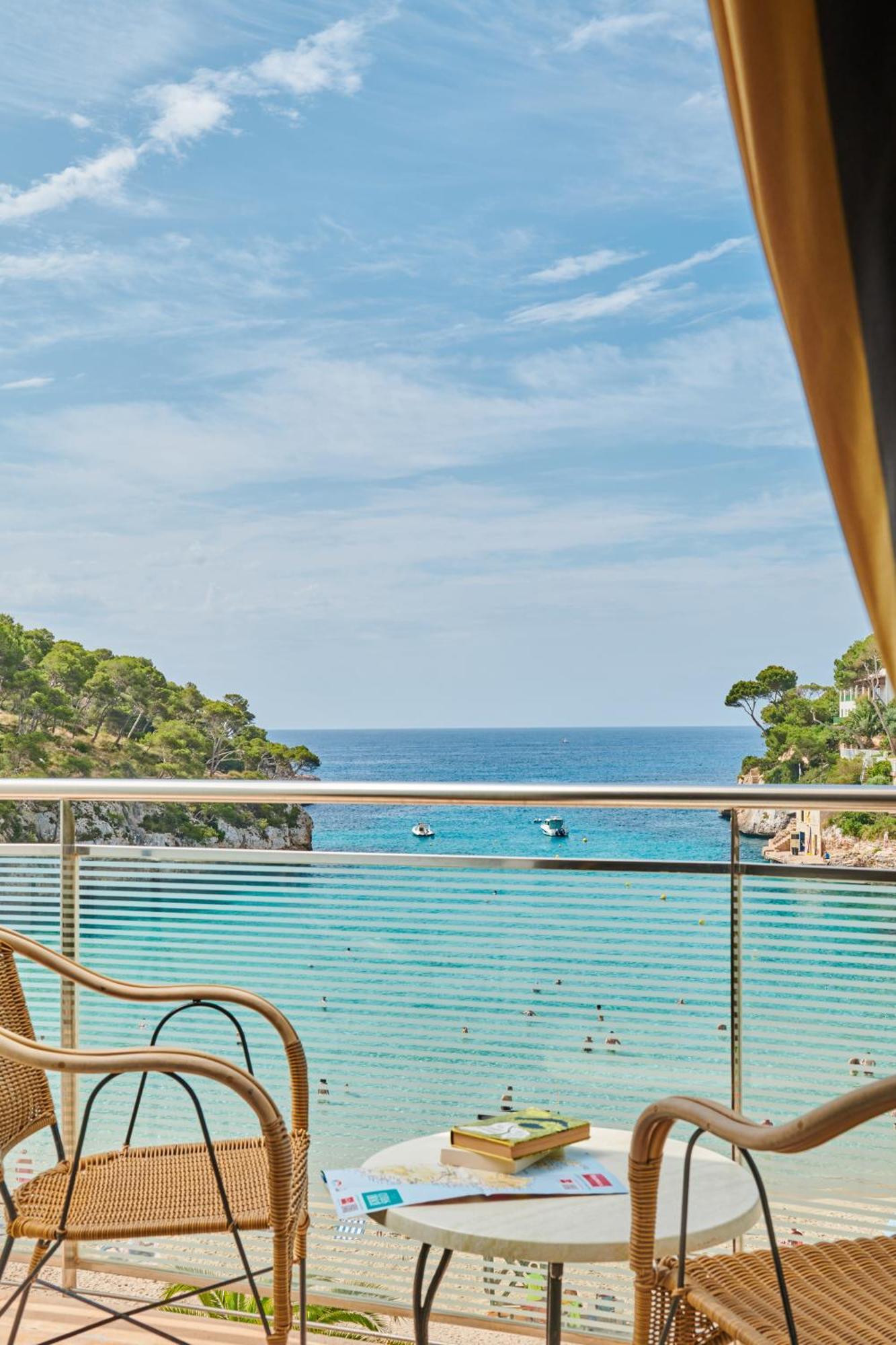 Hotel Apartamentos Cala Сантаньи Экстерьер фото