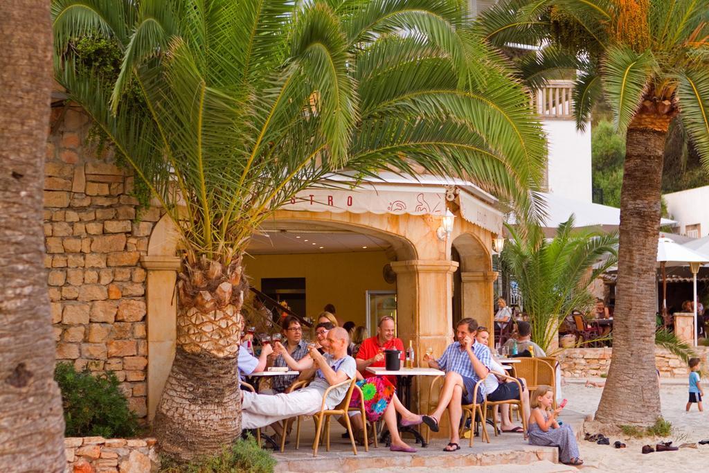 Hotel Apartamentos Cala Сантаньи Экстерьер фото