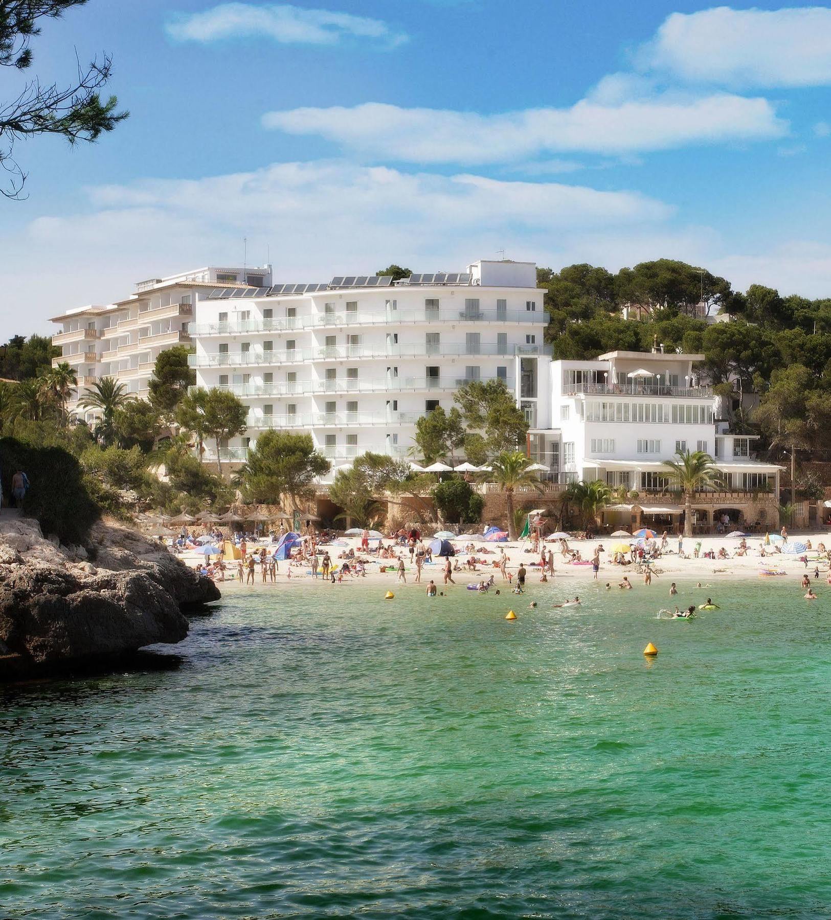 Hotel Apartamentos Cala Сантаньи Экстерьер фото