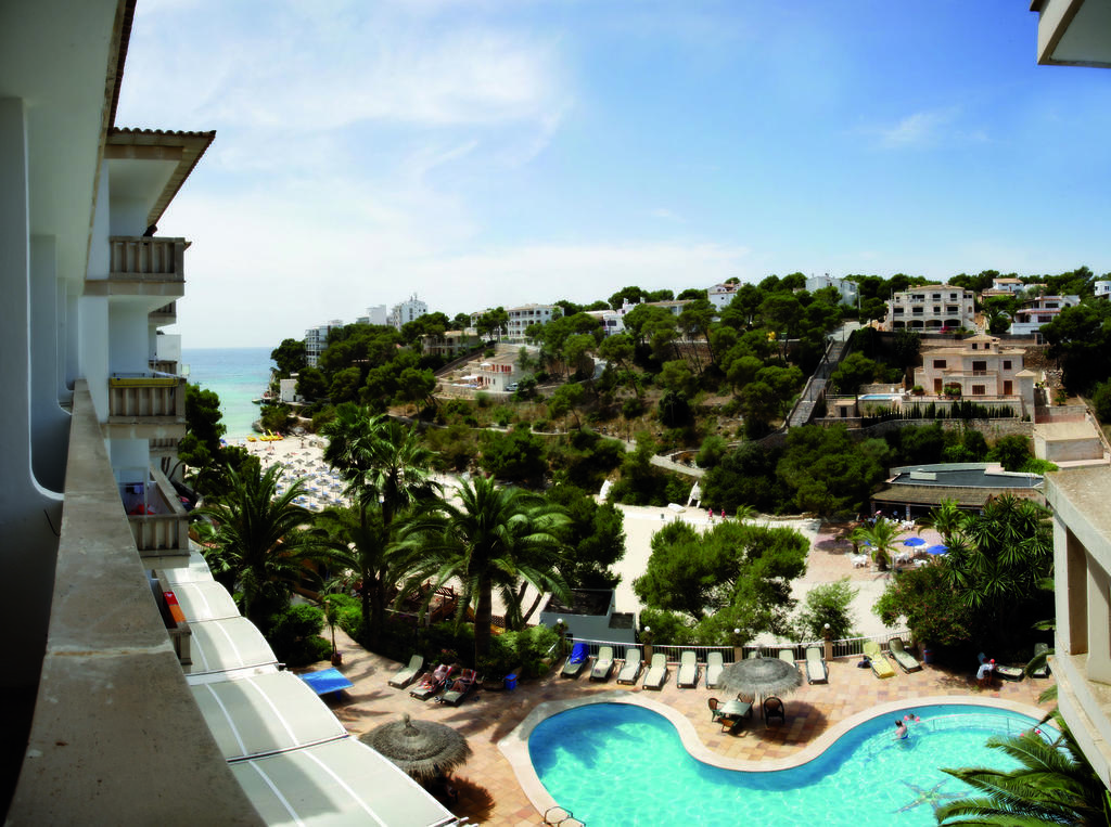 Hotel Apartamentos Cala Сантаньи Экстерьер фото