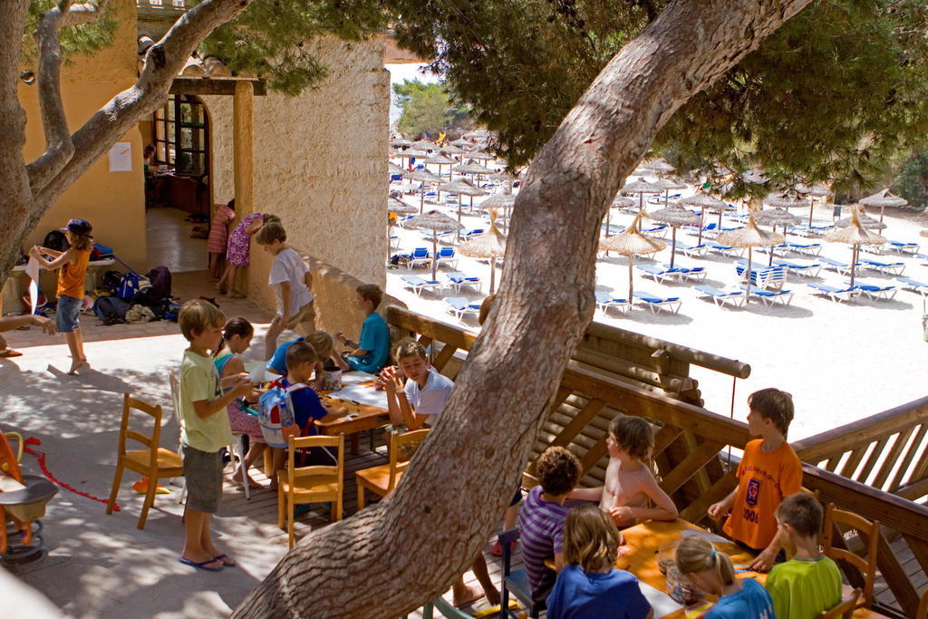 Hotel Apartamentos Cala Сантаньи Экстерьер фото